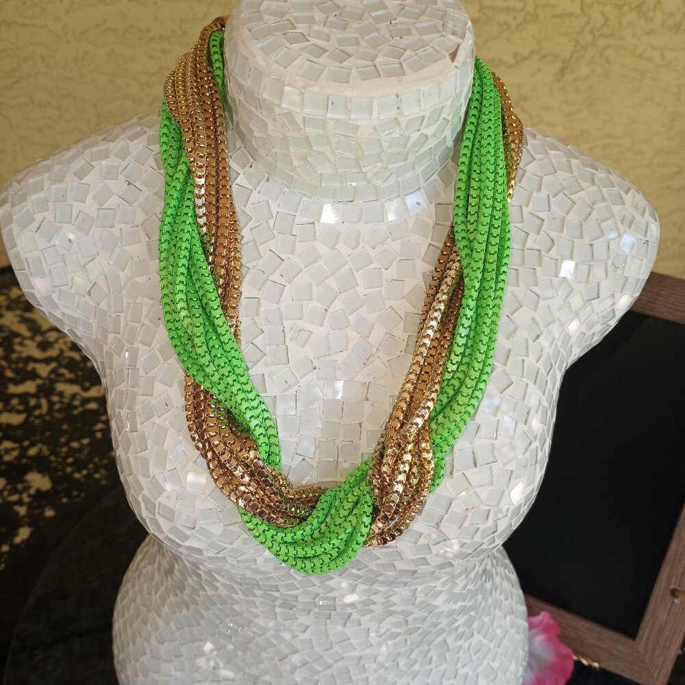eye catching green and gold twisting necklace